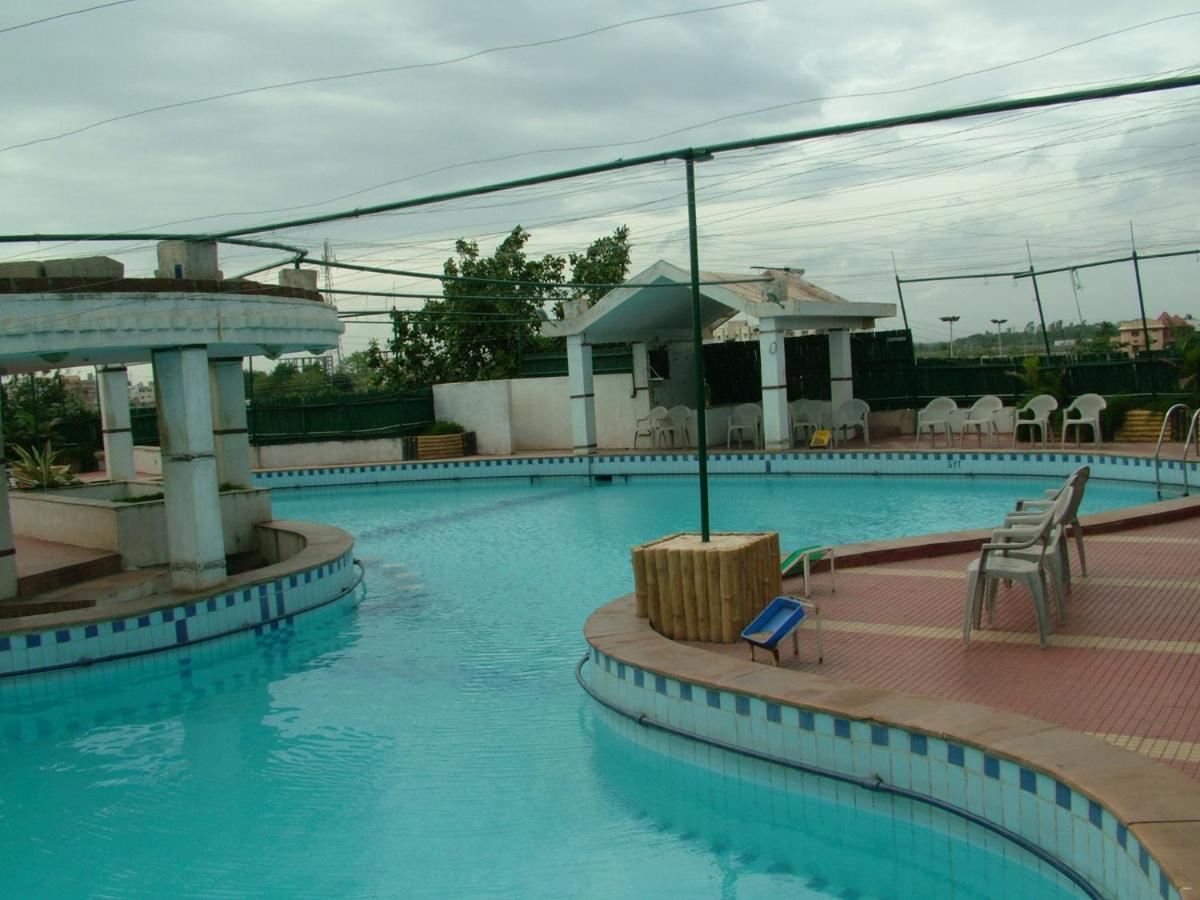 Vip'S Club Hotell Rāipur Exteriör bild