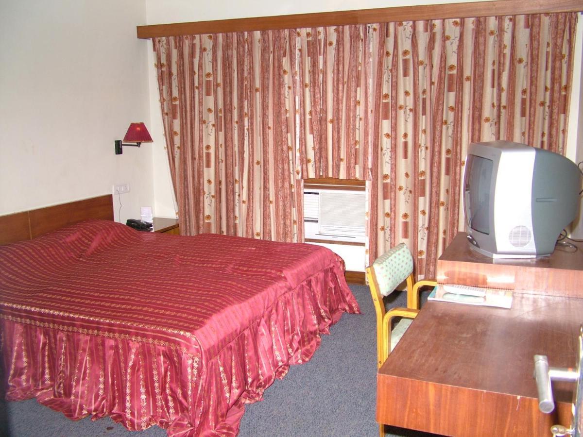 Vip'S Club Hotell Rāipur Exteriör bild